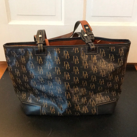 Dooney & Bourke medium coated leather bag - Picture 2 of 7